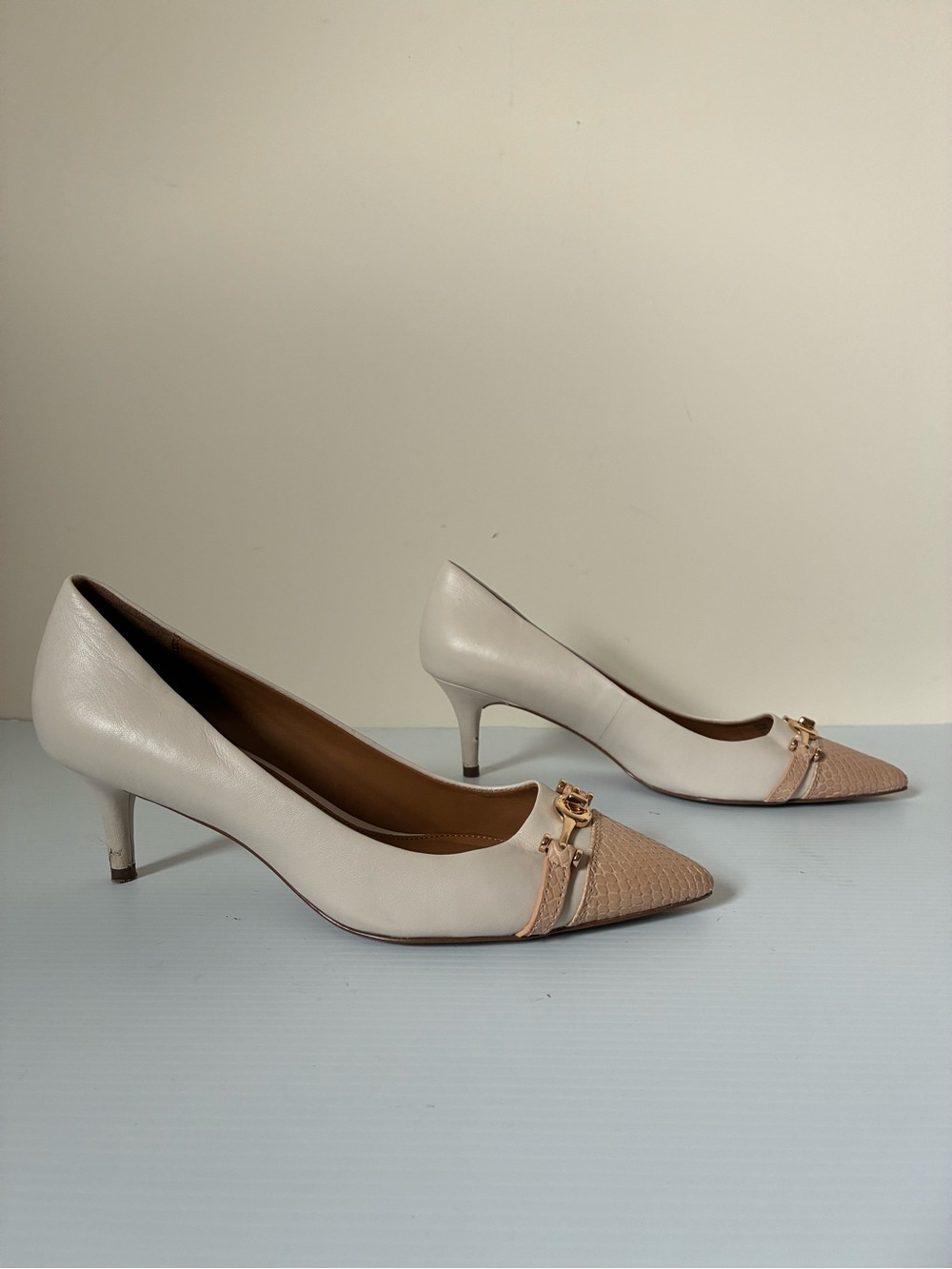 Coach Lauri Ivory Nude Colorblock Leather Pointed Toe Kitten Heel Pumps size 8.5 - Picture 3 of 12
